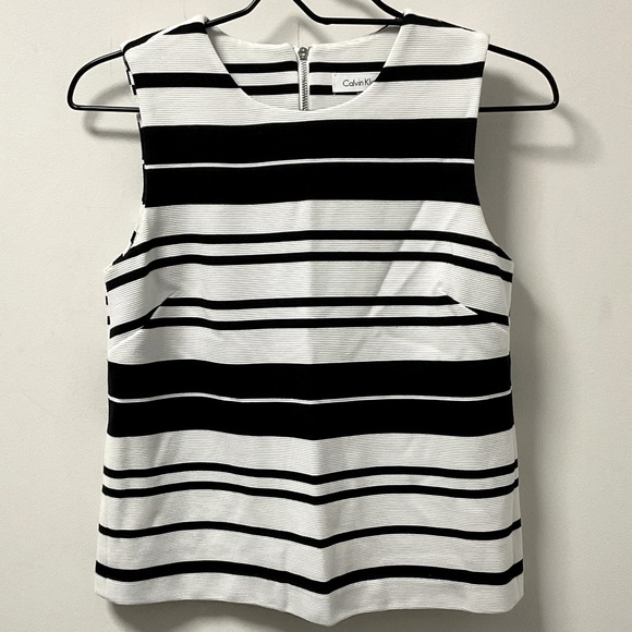 Calvin Klein Tops - Striking Black & White Striped Ribbed Textured Sleeveless Shirt!
